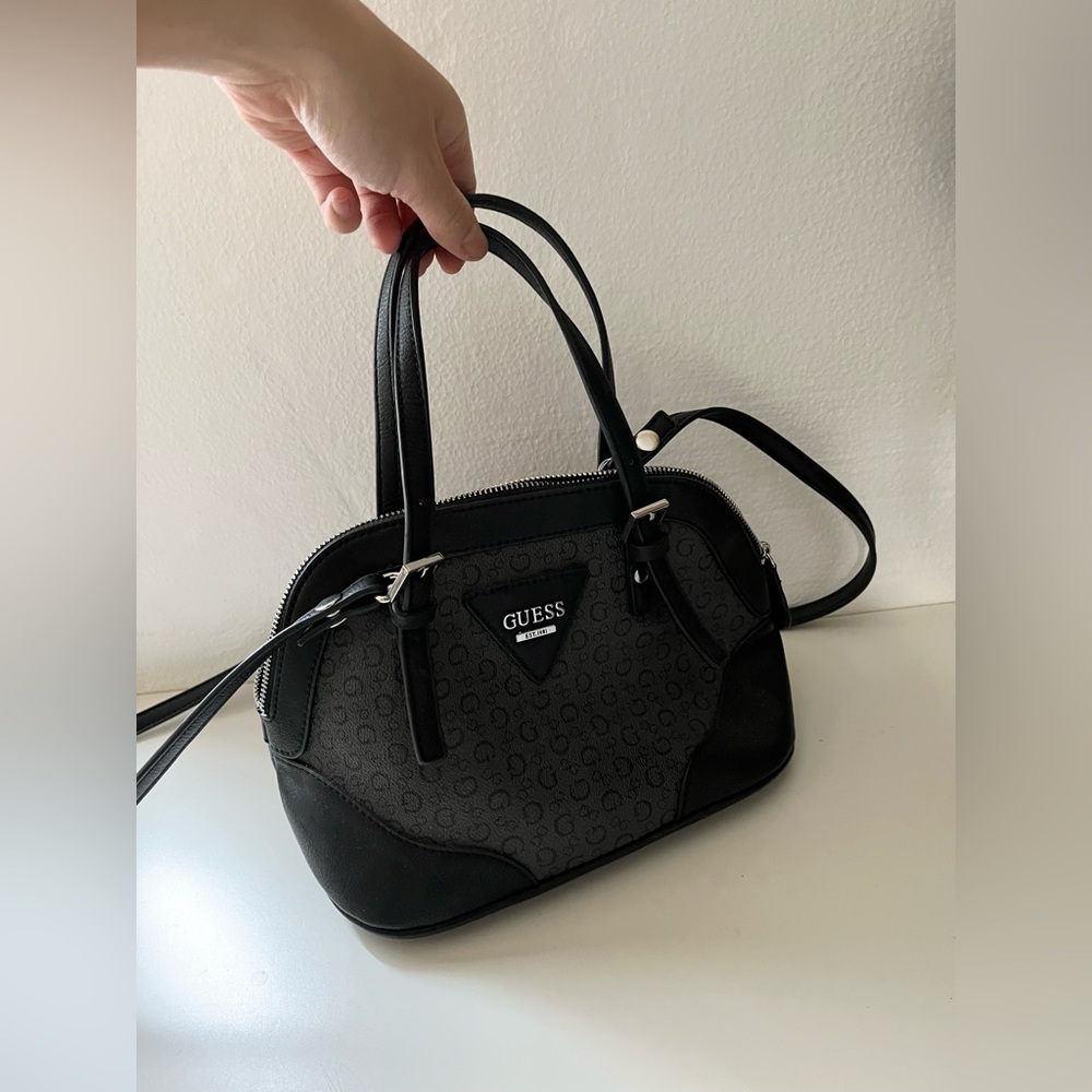 GUESS Shoulder Bag